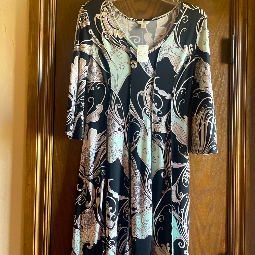 Dress in excellent condition. Never worn. With tags. Size Sm